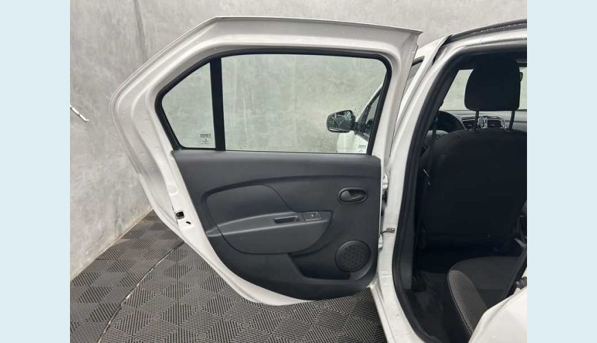 RENAULT LOGAN ZEN 1.0 12V SCE FLEX - BRANCO - 2023 Foto 10 (Grande)