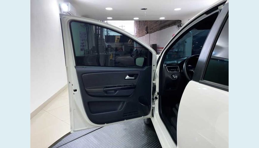 VOLKSWAGEN FOX 1.0 MPI COMFORTLINE FLEX - BRANCO - 2017 Foto 10 (Grande)