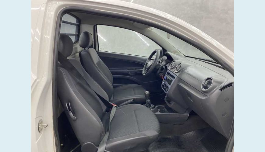 VOLKSWAGEN SAVEIRO ROBUST 1.6 MSI CS FLEX - BRANCO - 2019 Foto 10 (Grande)