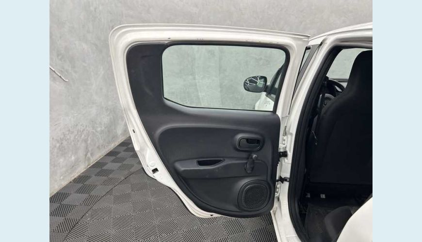 FIAT MOBI LIKE 1.0 FLEX - BRANCO - 2023 Foto 10 (Grande)