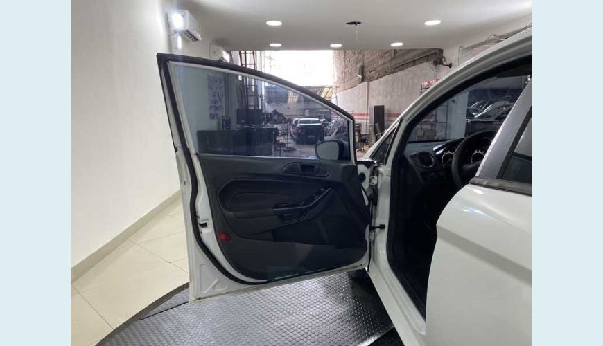 FORD NEW FIESTA HATCH NEW FIESTA S 1.5 16V - BRANCO - 2015 Foto 10 (Grande)