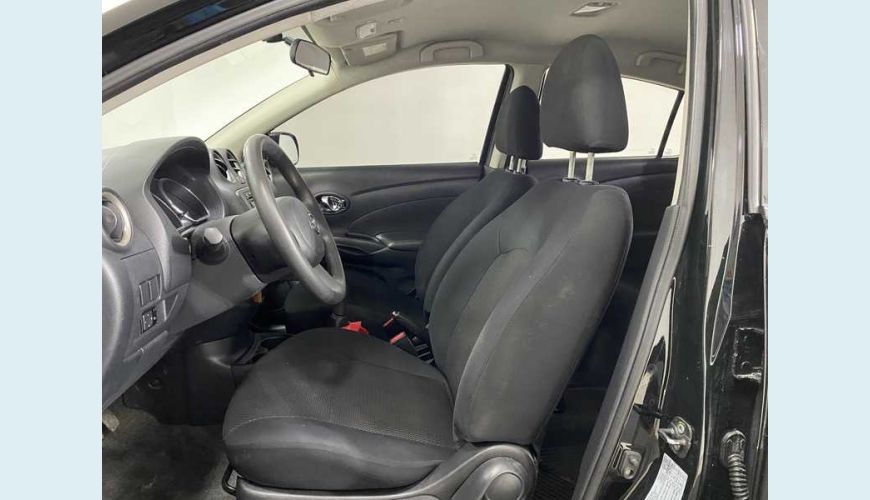 NISSAN VERSA 1.6 16V SL FLEX - PRETO - 2014 Foto 10 (Grande)
