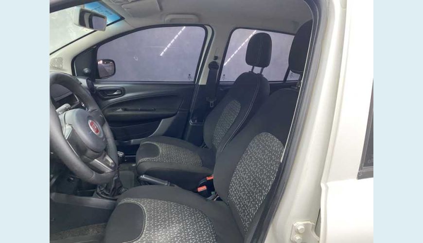FIAT UNO ATTRACTIVE 1.0 - BRANCO - 2021 Foto 10 (Grande)