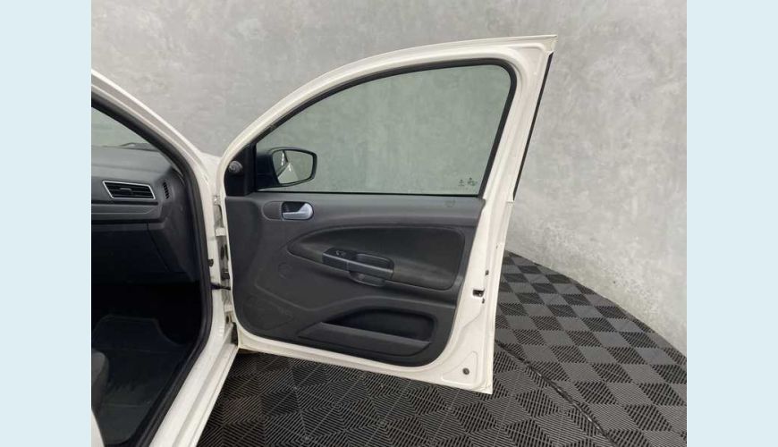VOLKSWAGEN GOL 1.0 12V FLEX - BRANCO - 2019 Foto 10 (Grande)