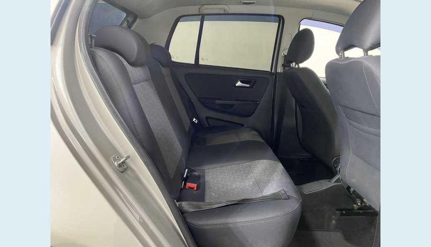 VOLKSWAGEN FOX 1.0 TEC FLEX 4P - PRATA - 2013 Foto 10 (Grande)