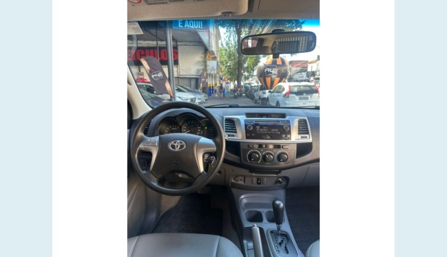 TOYOTA HILUX - PRATA - 2015 Foto 10 (Grande)