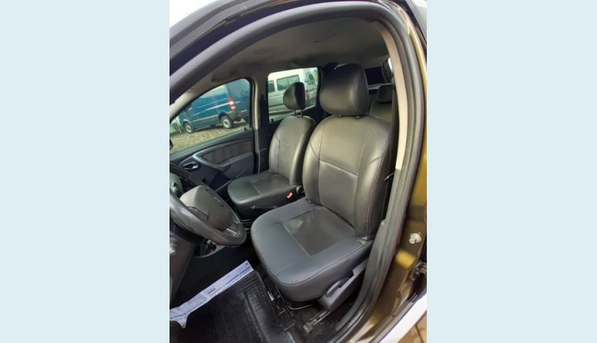 RENAULT DUSTER 2.0 TECH ROAD 4X2 16V FLEX 4P AUT. - VERDE - 2013 Foto 10 (Grande)