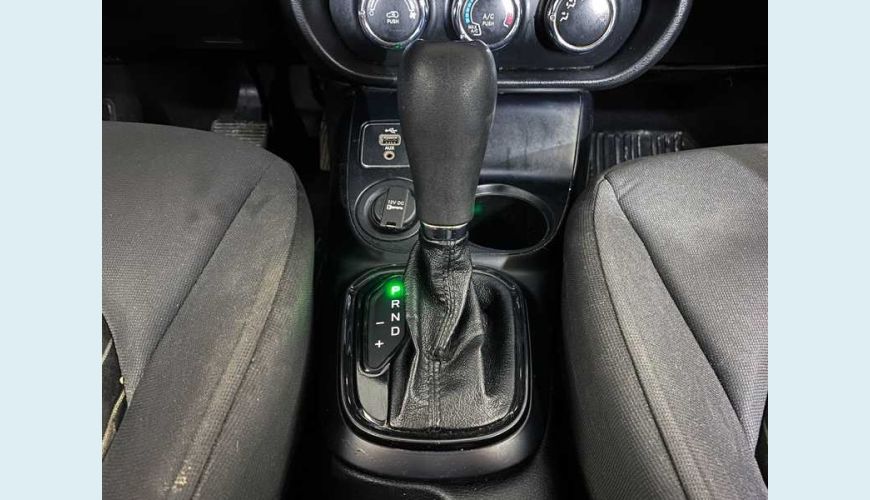 FIAT TORO FREEDOM 1.8 AT6 4X2 FLEX - BRANCO - 2018 Foto 10 (Grande)