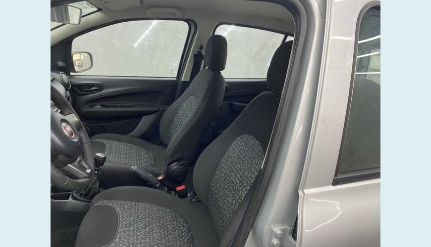 FIAT UNO ATTRACTIVE 1.0 - PRATA - 2021 Foto 10 (Grande)