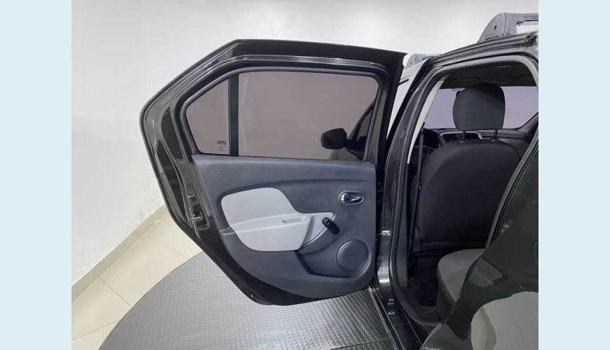 RENAULT LOGAN EXPRESSION 1.6 16V SCE FLEX - PRETO - 2017 Foto 10 (Grande)