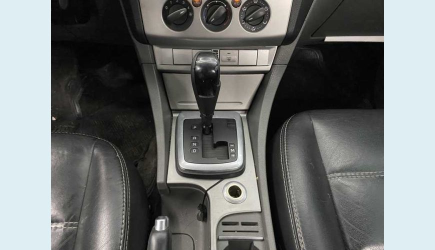 FORD FOCUS HATCH GLX 2.0 16V (FLEX) (AUT) - CINZA - 2011 Foto 10 (Grande)