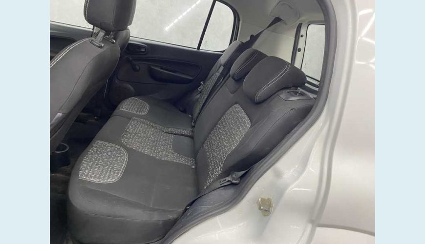 FIAT UNO ATTRACTIVE 1.0 - BRANCO - 2021 Foto 10 (Grande)