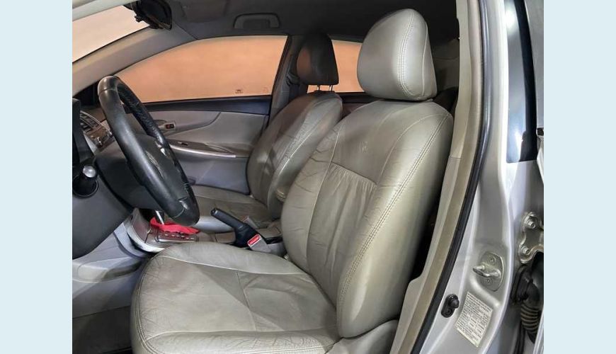 TOYOTA COROLLA SEDAN 1.8 DUAL VVT-I GLI FLEX - PRATA - 2013 Foto 10 (Grande)