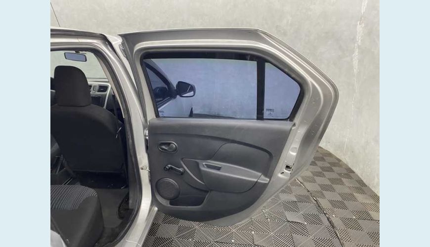 RENAULT LOGAN AUTHENTIQUE 1.0 12V SCE (FLEX) - PRATA - 2018 Foto 10 (Grande)