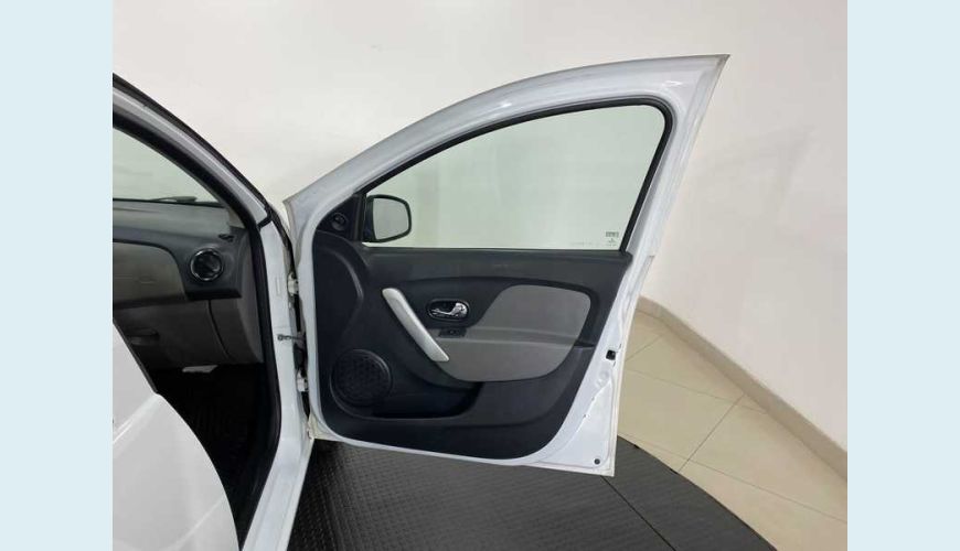 RENAULT LOGAN AUTHENTIQUE 1.0 12V SCE (FLEX) - BRANCO - 2020 Foto 10 (Grande)