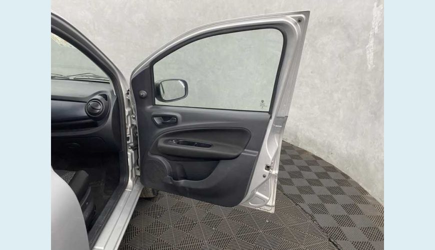 FIAT UNO ATTRACTIVE 1.0 - PRATA - 2021 Foto 10 (Grande)