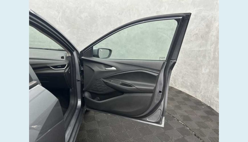 CHEVROLET ONIX PLUS LTZ 1.0 TURBO - PRATA - 2023 Foto 10 (Grande)