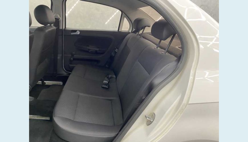 VOLKSWAGEN VOYAGE 1.6 TRENDLINE (FLEX) - BRANCO - 2018 Foto 10 (Grande)