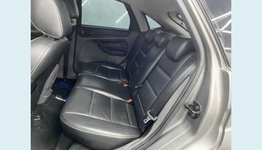 FORD FOCUS HATCH GLX 2.0 16V (FLEX) (AUT) - CINZA - 2011 Foto 10 (Grande)