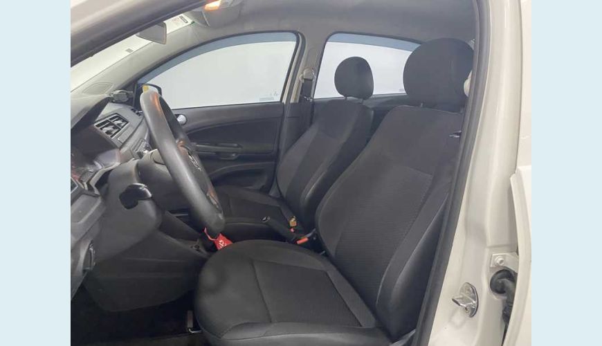 VOLKSWAGEN VOYAGE 1.6 TRENDLINE (FLEX) - BRANCO - 2018 Foto 10 (Grande)