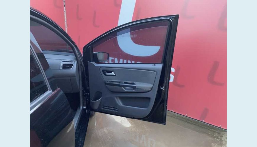 VOLKSWAGEN FOX 1.0 VHT (FLEX) 4P - PRETO - 2012 Foto 10 (Grande)