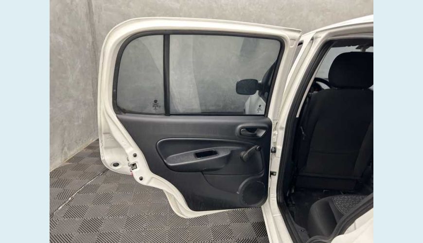 FIAT UNO ATTRACTIVE 1.0 - BRANCO - 2021 Foto 10 (Grande)