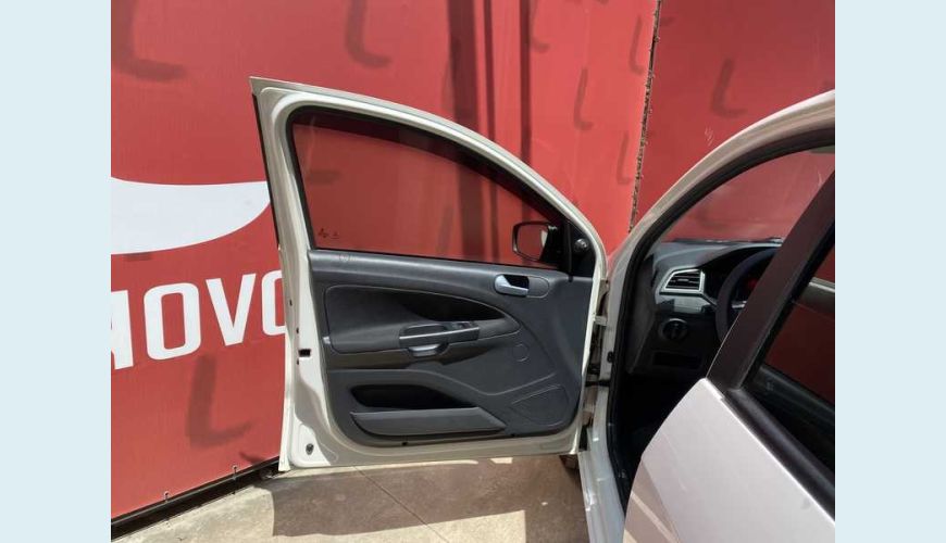 VOLKSWAGEN GOL 1.0 MPI TRENDLINE 12V 5P FLEX - BRANCO - 2017 Foto 10 (Grande)