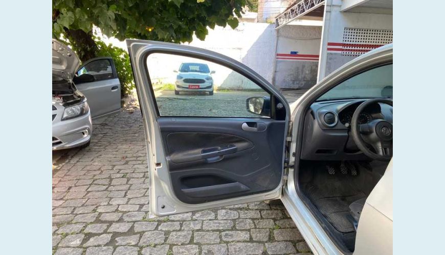 VOLKSWAGEN GOL 1.0 TEC CITY (FLEX) 4P - PRATA - 2015 Foto 10 (Grande)