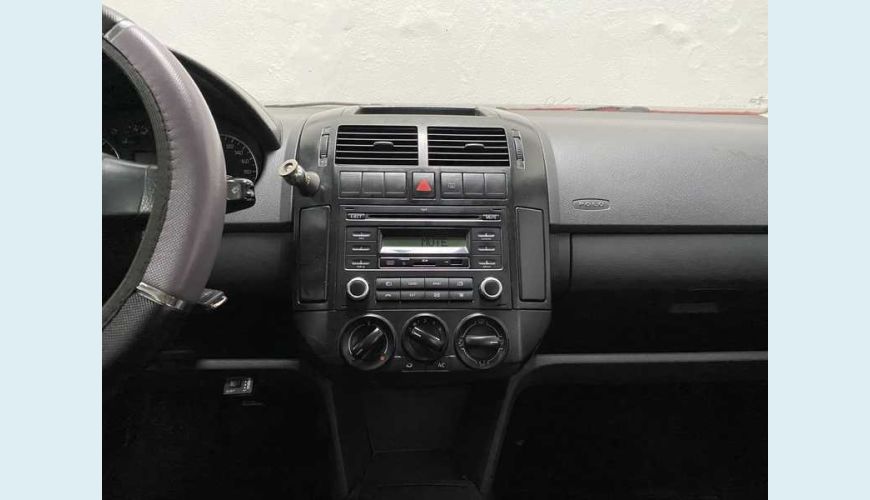 VOLKSWAGEN POLO SEDAN 1.6 8V I-MOTION (FLEX) (AUT) - PRETO - 2010 Foto 10 (Grande)