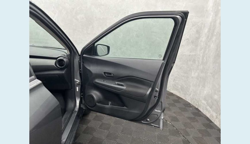 NISSAN KICKS ACTIVE 1.6 (FLEX) - CINZA - 2024 Foto 10 (Grande)