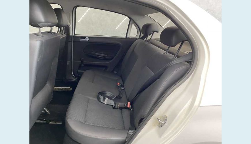 VOLKSWAGEN VOYAGE 1.6 TRENDLINE (FLEX) - BRANCO - 2018 Foto 10 (Grande)