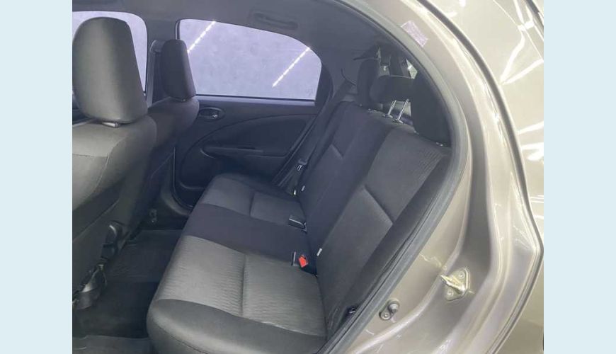 TOYOTA ETIOS X PLUS 1.5 (FLEX) - CINZA - 2019 Foto 10 (Grande)