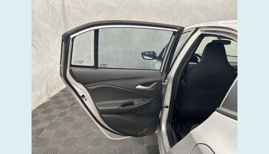 CHEVROLET ONIX LT II 1.0 (FLEX) - PRATA - 2022 Foto 10 (Grande)