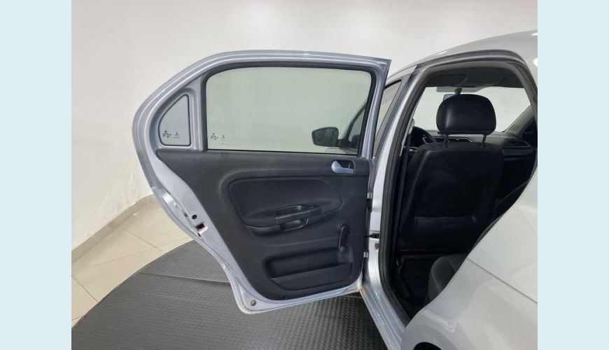 VOLKSWAGEN GOL 1.6 MSI (FLEX) - PRATA - 2019 Foto 10 (Grande)