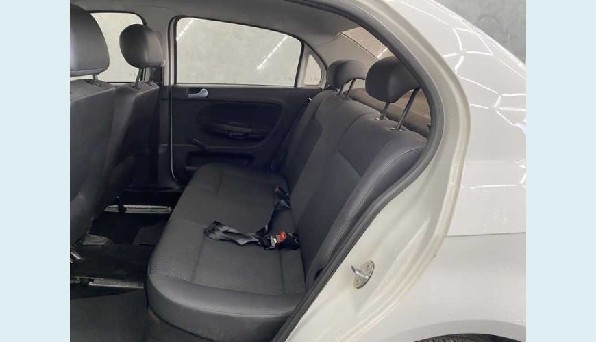 VOLKSWAGEN VOYAGE 1.6 TRENDLINE (FLEX) - BRANCO - 2018 Foto 10 (Grande)