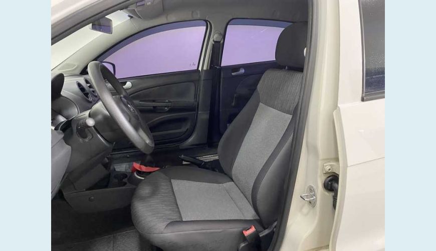 VOLKSWAGEN GOL NOVO 1.0 TEC (FLEX) 4P - BRANCO - 2013 Foto 10 (Grande)