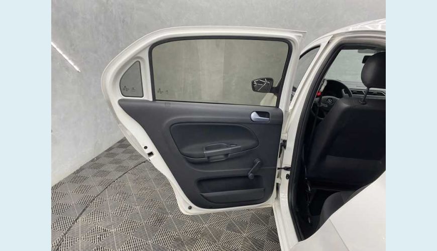 VOLKSWAGEN VOYAGE 1.6 TRENDLINE (FLEX) - BRANCO - 2018 Foto 10 (Grande)