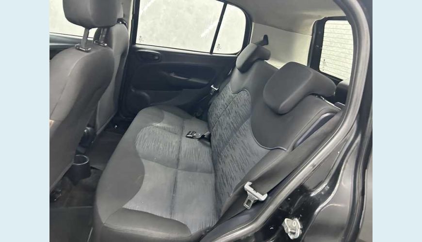 FIAT UNO ATTRACTIVE 1.0 (FLEX) 4P - PRETO - 2016 Foto 10 (Grande)