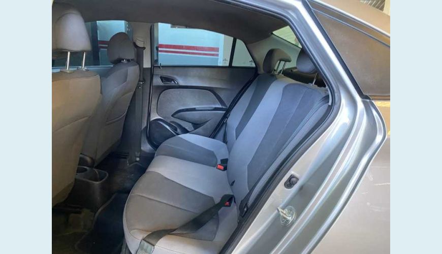 HYUNDAI HB 20S 1.0 COMFORT STYLE TURBO (FLEX) - PRATA - 2017 Foto 10 (Grande)