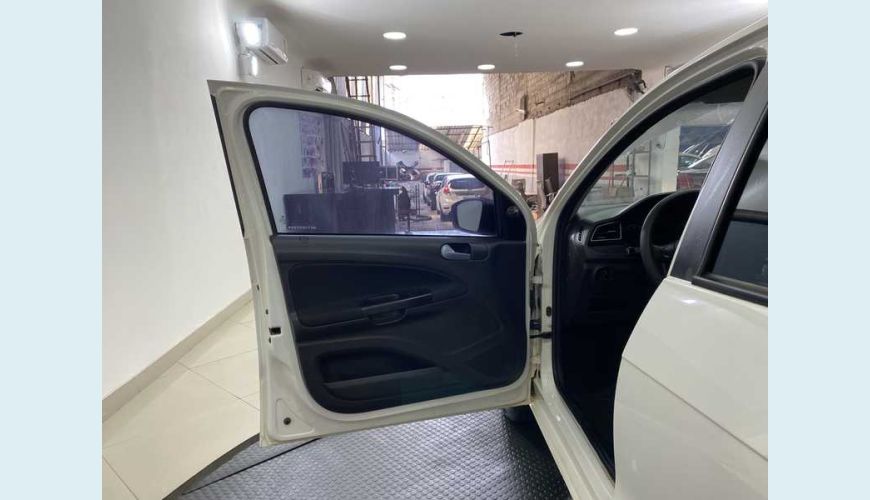 VOLKSWAGEN GOL 1.6 MSI (FLEX) - BRANCO - 2019 Foto 10 (Grande)