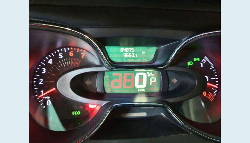RENAULT CAPTUR INTENSE 2.0 FLEX MANUAL 4P - BRANCO - 2018 Foto 10 (Grande)