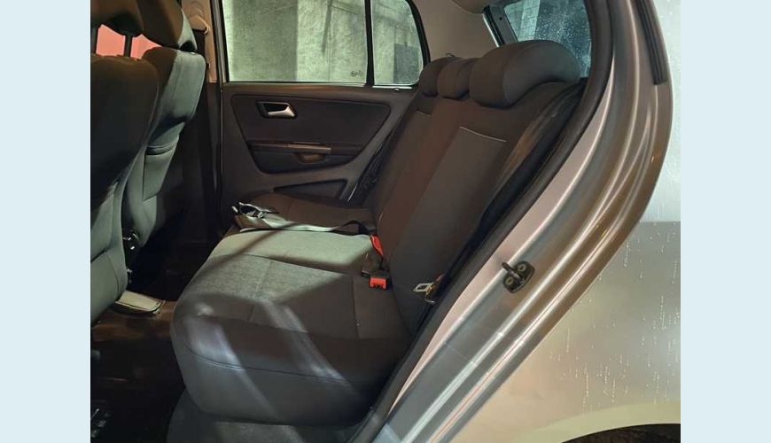 VOLKSWAGEN FOX COMFORTLINE 1.6 MSI FLEX MANUAL 4P - PRATA - 2015 Foto 10 (Grande)