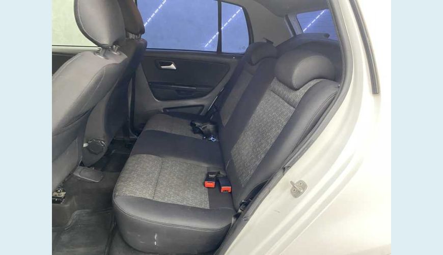 VOLKSWAGEN FOX VHT 1.6 FLEX MANUAL 4P - BRANCO - 2014 Foto 10 (Grande)