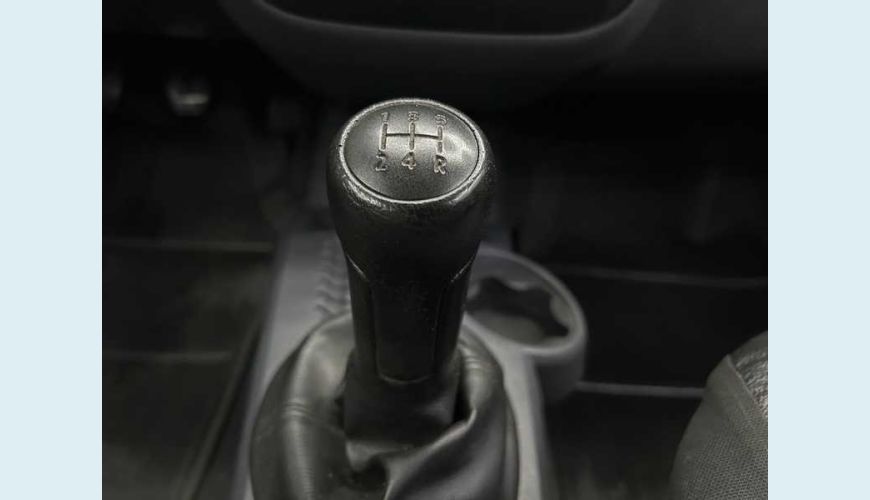 VOLKSWAGEN GOL NOVO 1.0 TEC FLEX MANUAL 2P - CINZA - 2013 Foto 10 (Grande)