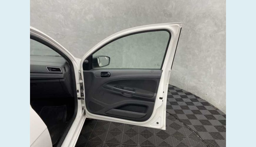VOLKSWAGEN VOYAGE 1.6 FLEX MANUAL 4P - BRANCO - 2022 Foto 10 (Grande)