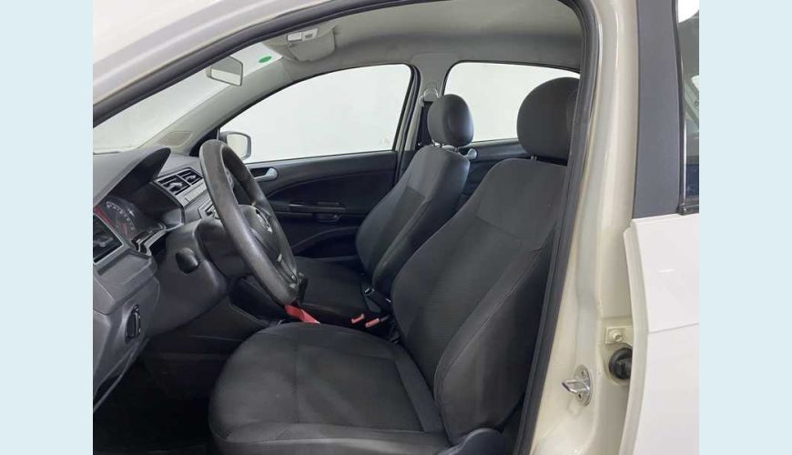 VOLKSWAGEN GOL TRENDLINE 1.0 MPI FLEX MANUAL 2P - BRANCO - 2017 Foto 10 (Grande)