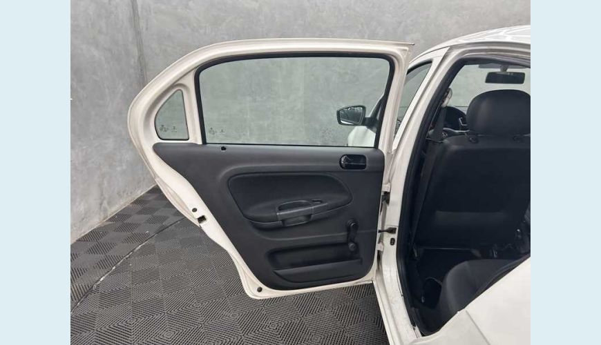 VOLKSWAGEN VOYAGE 1.0 MPI FLEX MANUAL 4P - BRANCO - 2023 Foto 10 (Grande)