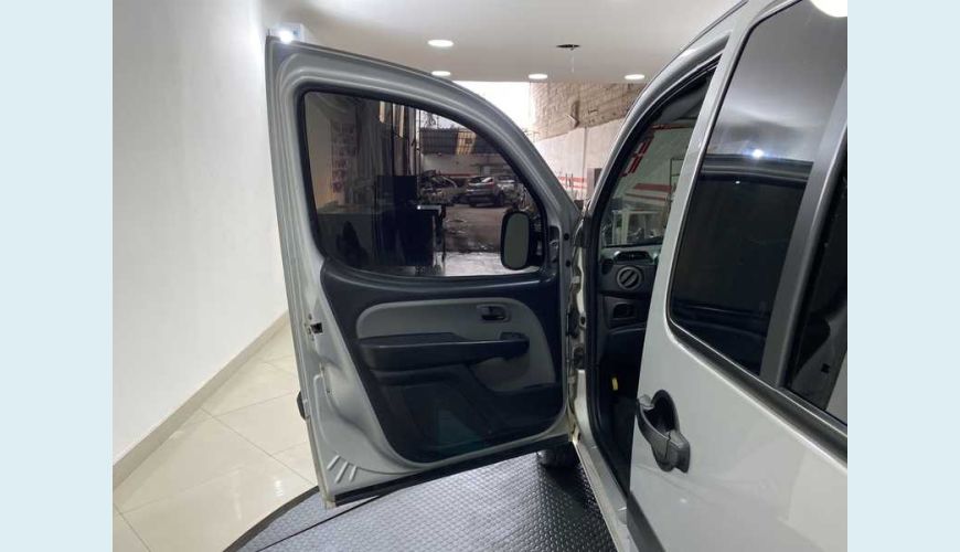 FIAT DOBLO ESSENCE 1.8 FLEX MANUAL 4P - PRATA - 2018 Foto 10 (Grande)