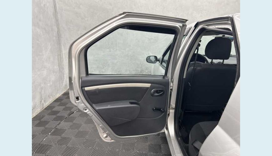RENAULT LOGAN EXPRESSION 1.6 8V FLEX MANUAL 4P - PRATA - 2009 Foto 10 (Grande)