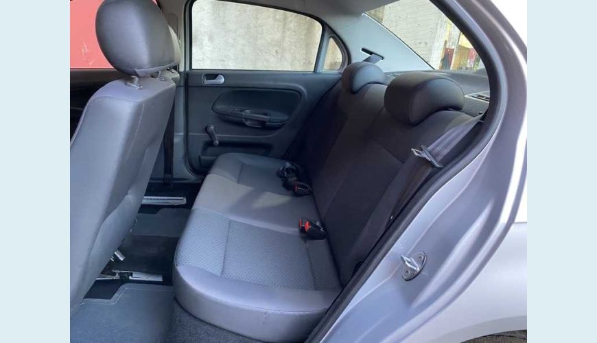 VOLKSWAGEN VOYAGE TRENDLINE 1.6 FLEX MANUAL 4P - PRATA - 2018 Foto 10 (Grande)